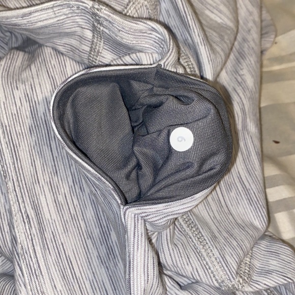 Lululemon - Picture 4 of 5